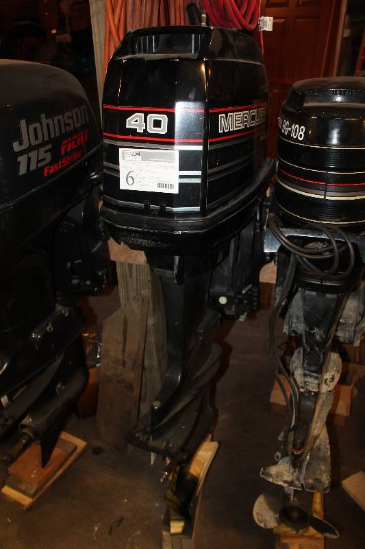 lot 6 image: 1994-1995 Mercury 40 Outboard Boat Motor w Power Tilt