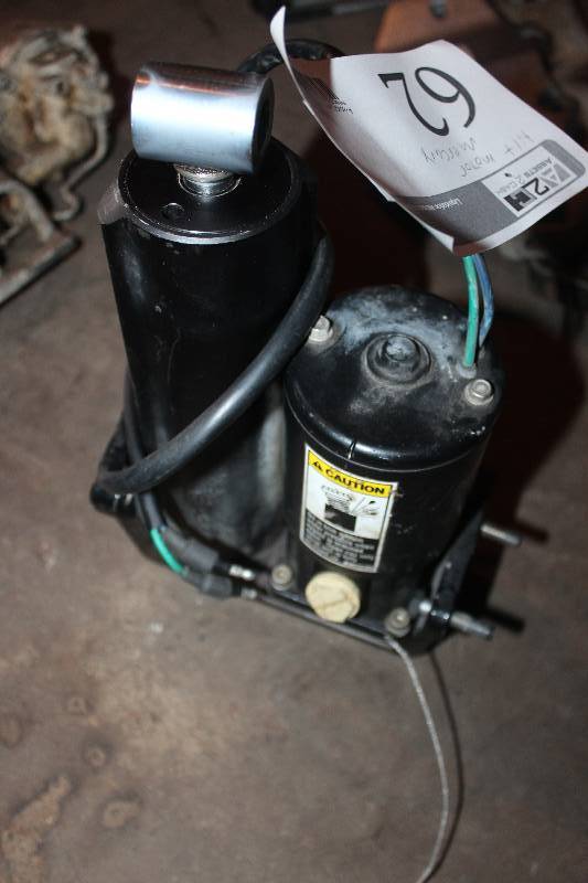 lot 62 image: Mercury Tilt Motor