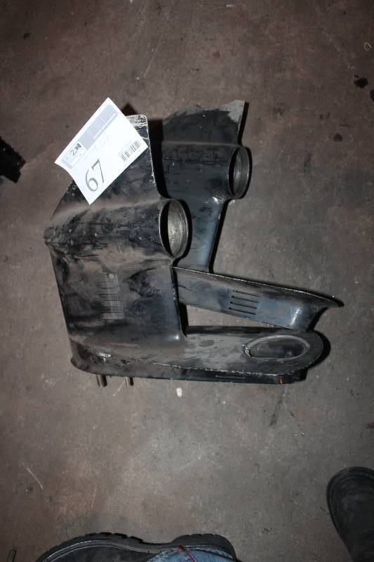 lot 67 image: Lot of (2) Mercury Outboard Motor Lower Units
