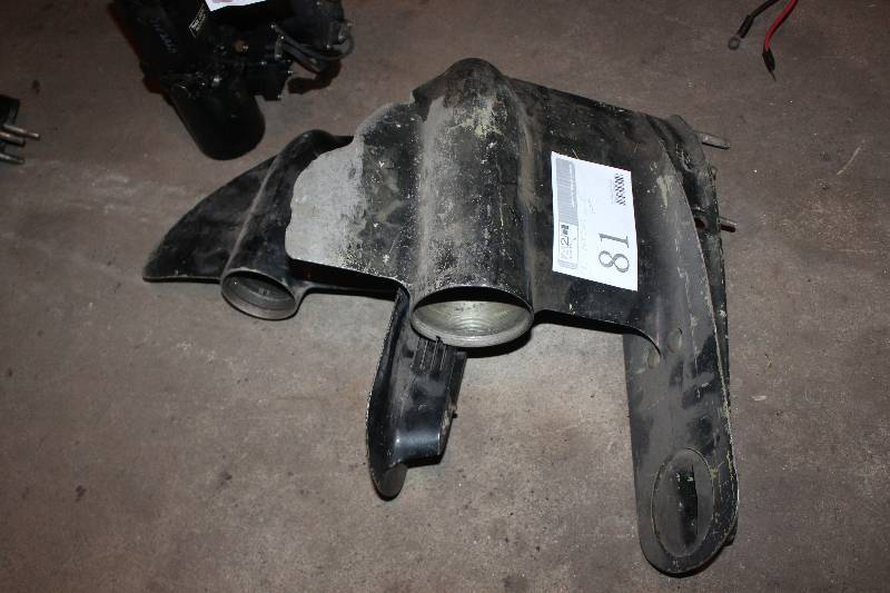 lot 81 image: Lot of (2) Mercury Outboard Motor Lower Units