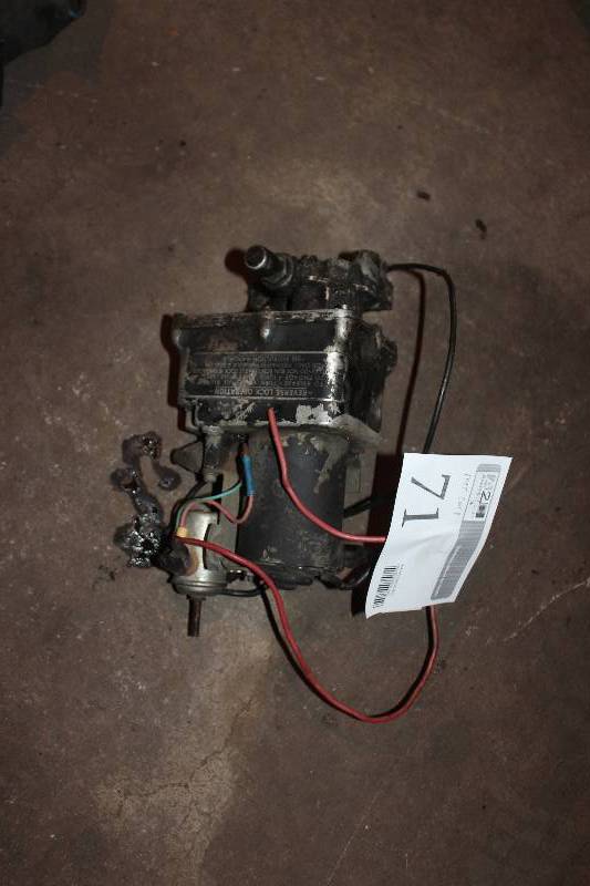 lot 71 image: Mercury TrimTilt Motor Only