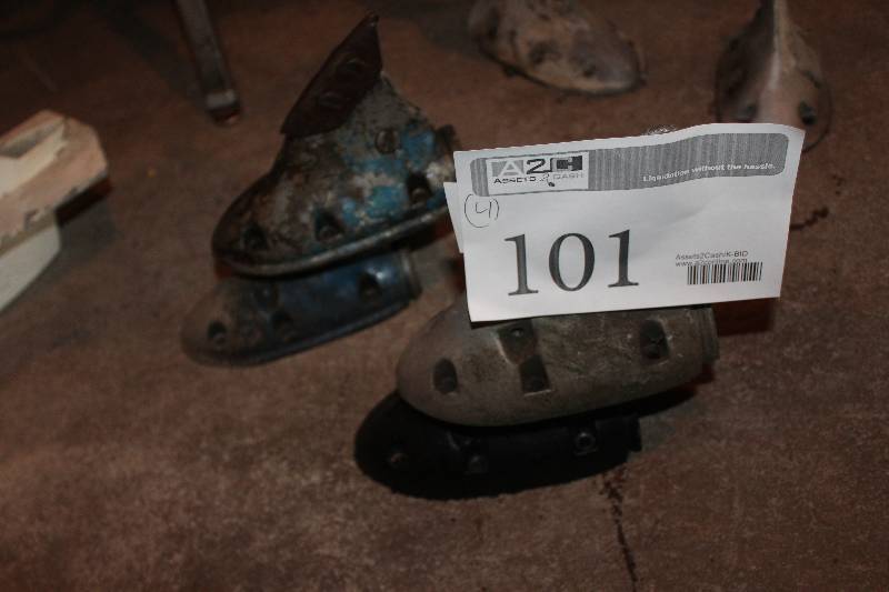 lot 101 image: Lot of (4) Outboard Motor Lower Units