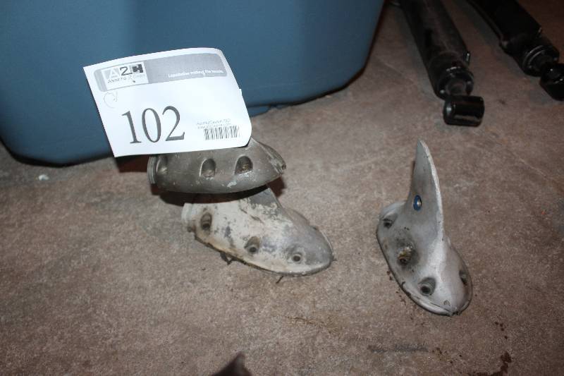 lot 102 image: Lot of (3) Outboard Motor Lower Units