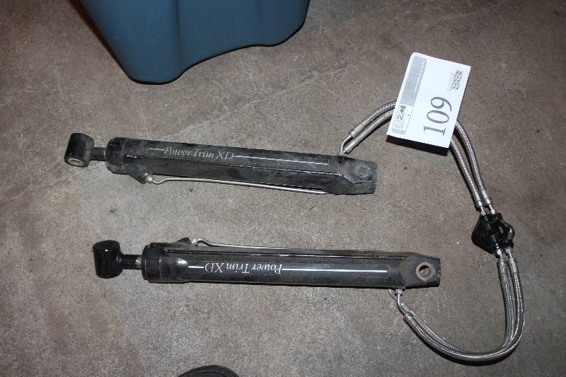 lot 109 image: Power Trim XD Hydraulic Ram