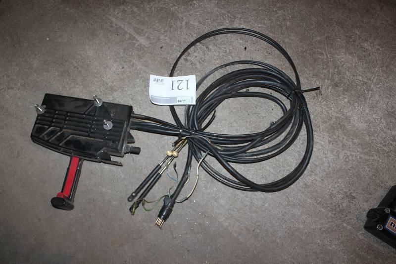 lot 121 image: Quicksilver Control Box w Harness