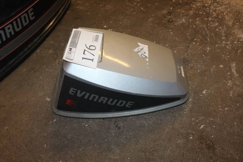 lot 176 image: Evinrude 14 SPL Outboard Boat Motor Top Cover