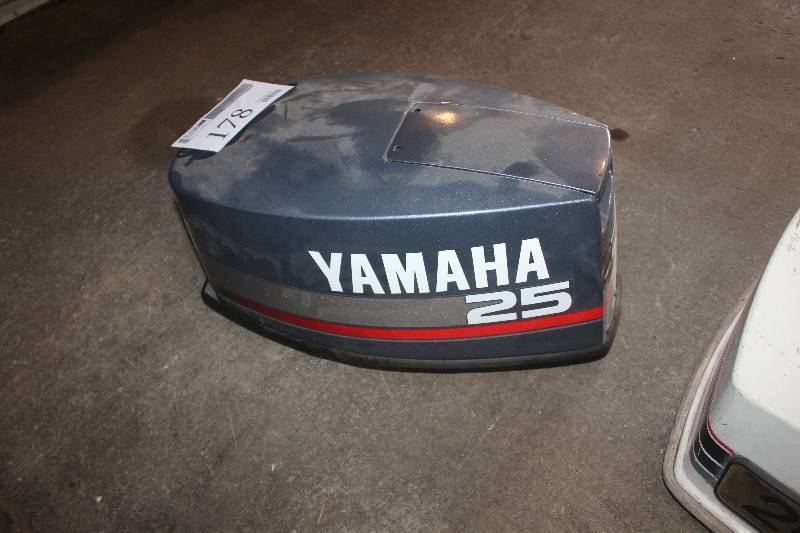 lot 178 image: Yamaha 25 Outboard Boat Motor Top Cover