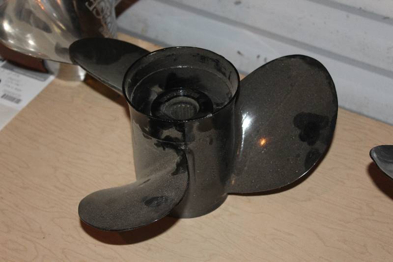 lot 145 image: MerCruiser Rebuilt 17 Pitch Propeller