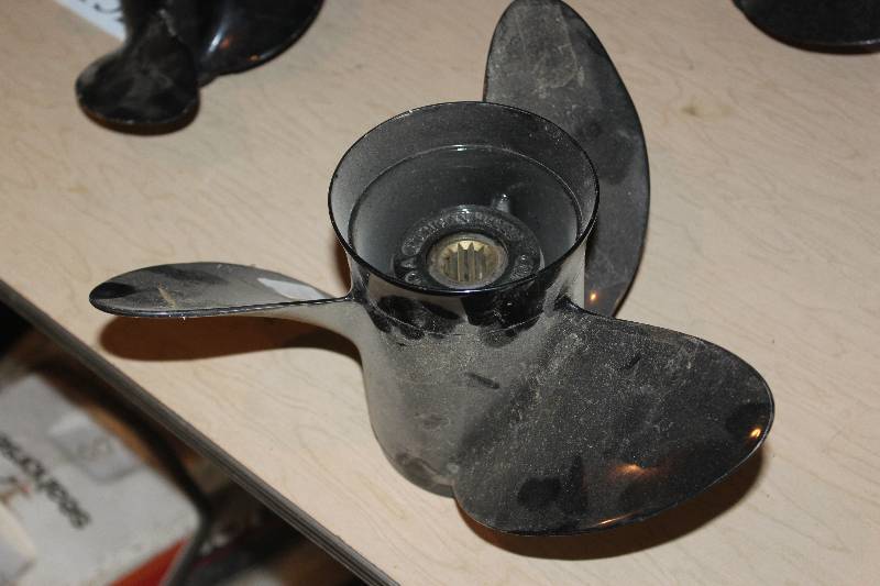 lot 159 image: Evinrude Rebuilt 21 Pitch Propeller