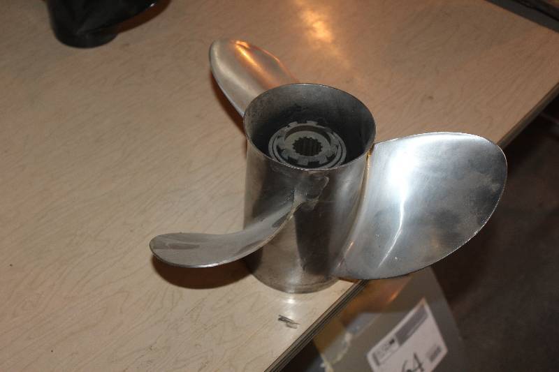 lot 160 image: MerCruiser Rebuilt 18 Pitch Stainless Propeller