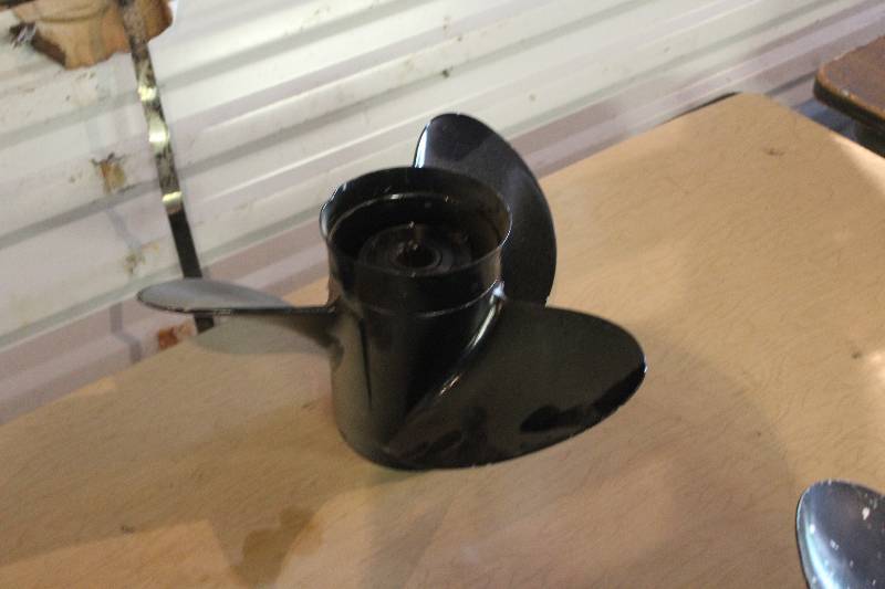lot 154 image: MerCruiser Rebuilt 19 Pitch Propeller