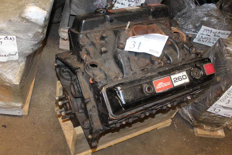 lot 31 image: 1980s MerCruiser 260 Motor