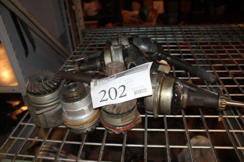 lot 202 image: OMC Cobra Misc Drive Parts
