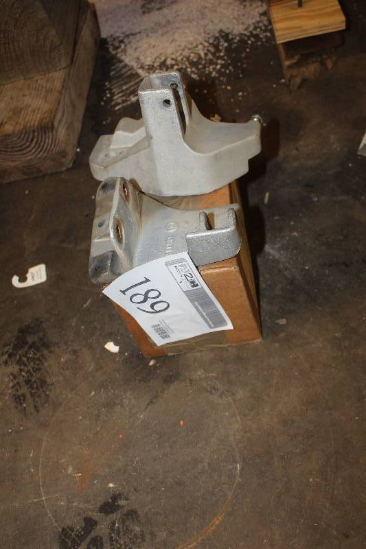 lot 189 image: Outboard Boat Motor Power Tilt Parts