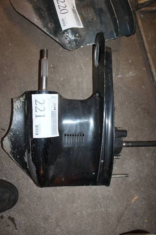 lot 221 image: Mercury Outboard Motor Lower Unit