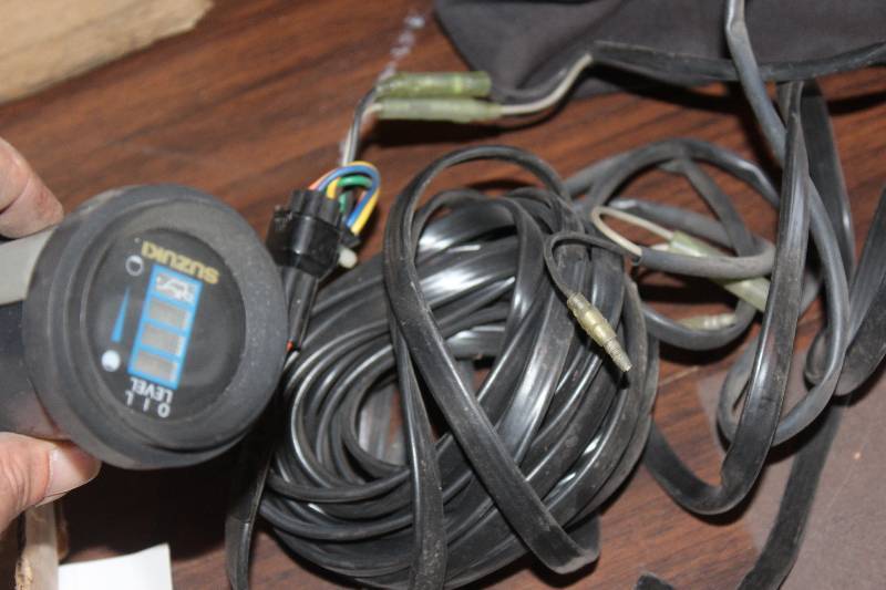 lot 253 image: Suzuki Oil Level Gauge w Harness