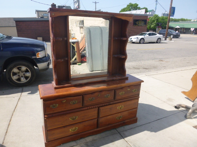 Dresser with Hutch Mirror
