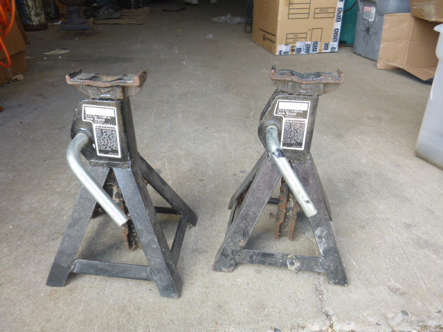 2 Jack Stands