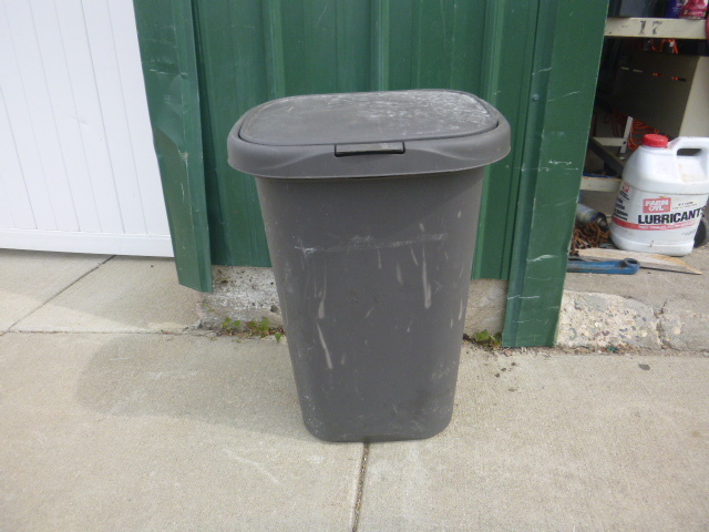 Rubbermaid Trash Can