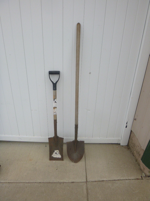 2 Shovels