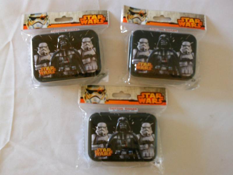 lot 11 image: Star Wars Cotton Swabs New in Metal Case Package