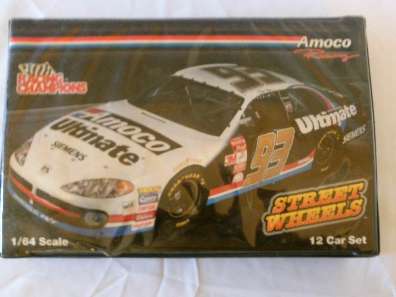 lot 38 image: Amoco Racing champions street Wheels (12 car set, new)