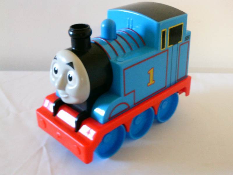 lot 39 image: Thomas Train Engine (plastic) 8.5long