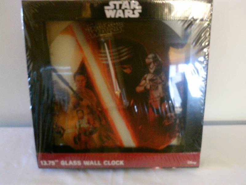 lot 48 image: Star Wars Wall Clock Disney NEW In Box