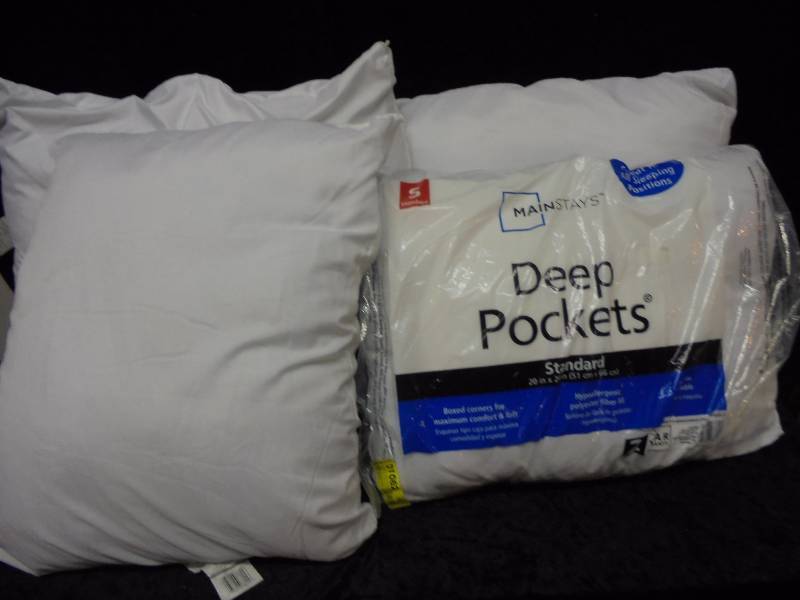 Lot - Pillows, New, STANDARD size