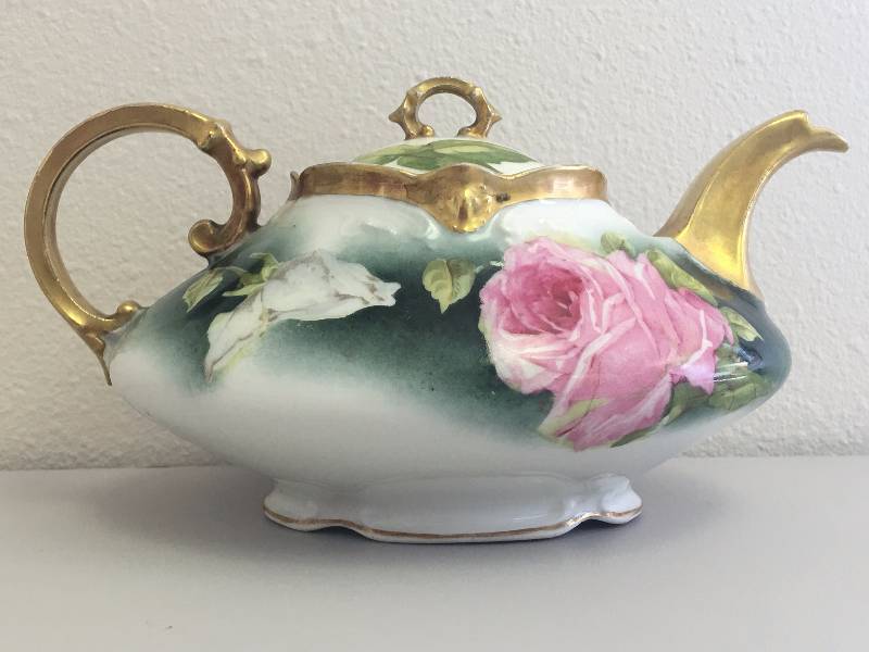 LIMOGES TEA POT (FRANCE)