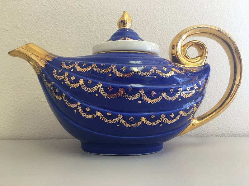 HALL BLUE SQUIGGLE ALADDIN TEAPOT JUNE COLLECTIBLE CARNIVAL GLASSWARE