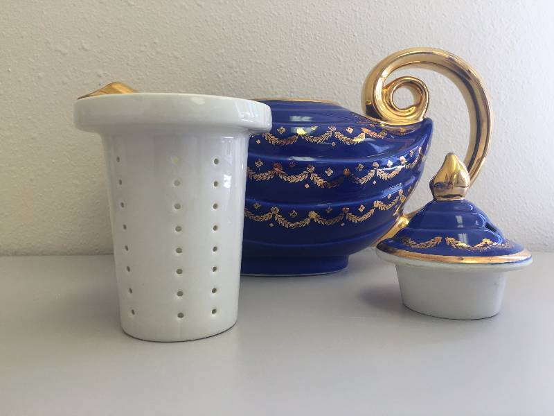 HALL BLUE SQUIGGLE ALADDIN TEAPOT