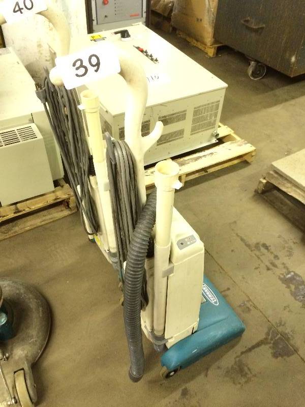 Tennant vacuum
