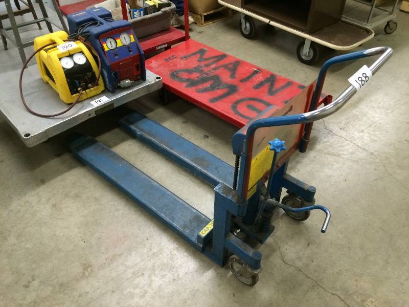 Foot-operated pallet lifter