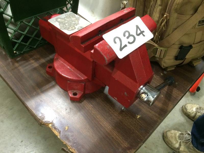 Bench vise