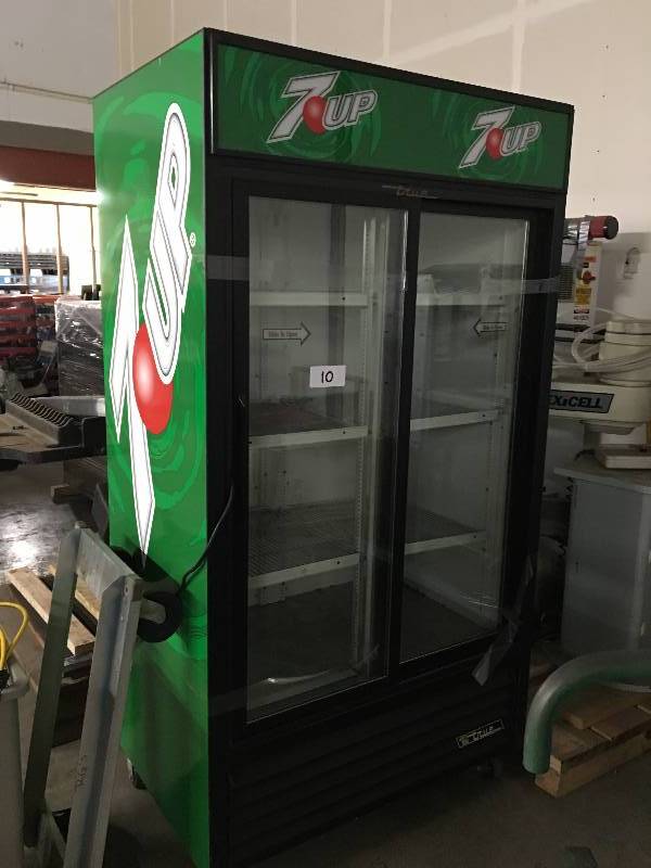 Beverage display cooler