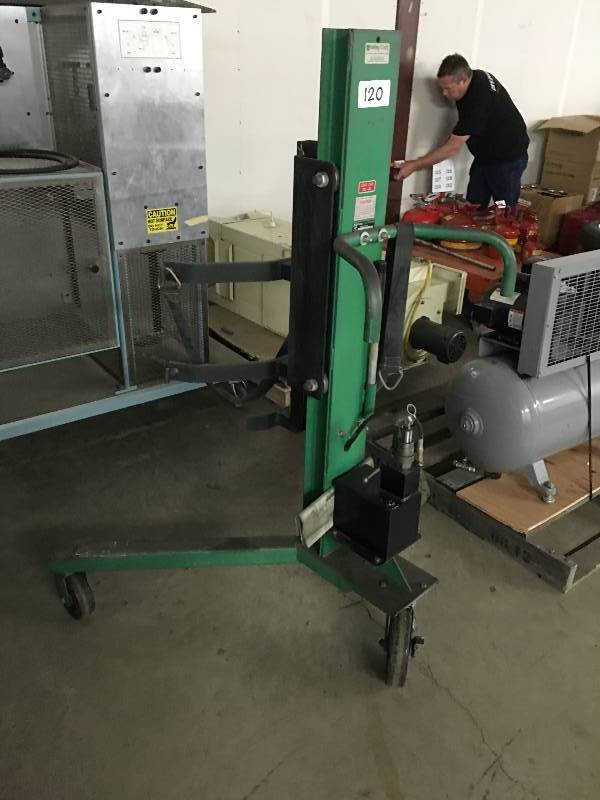 Barrel lifting cart
