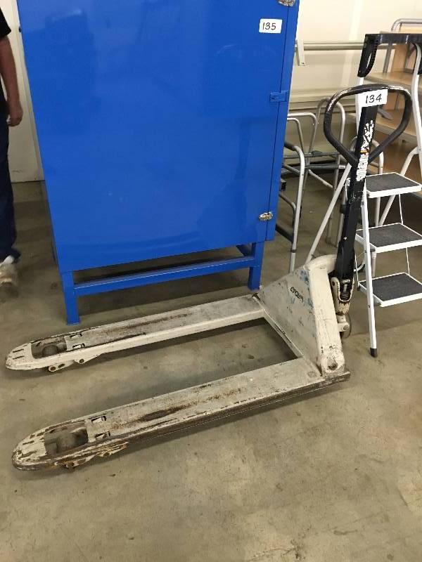 Pallet jack