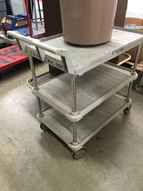 Rubbermaid shelf cart