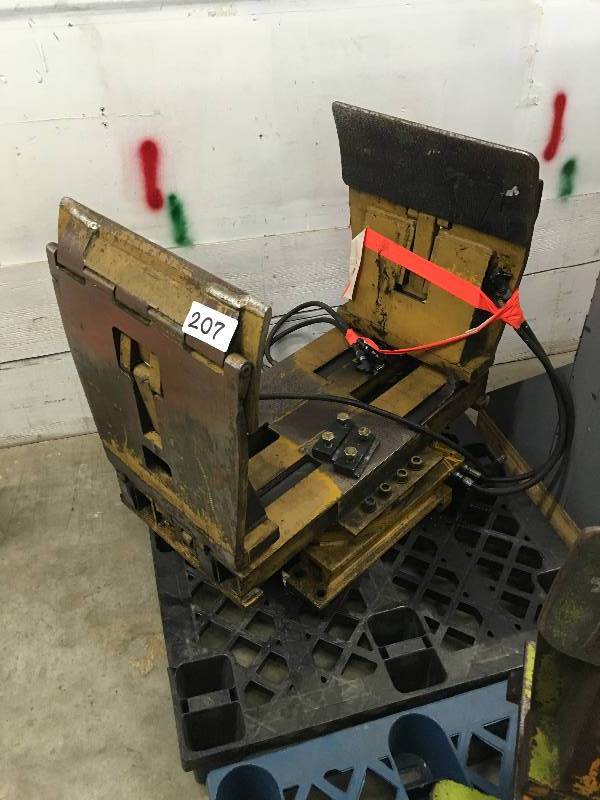Hydraulic jaw attachment.