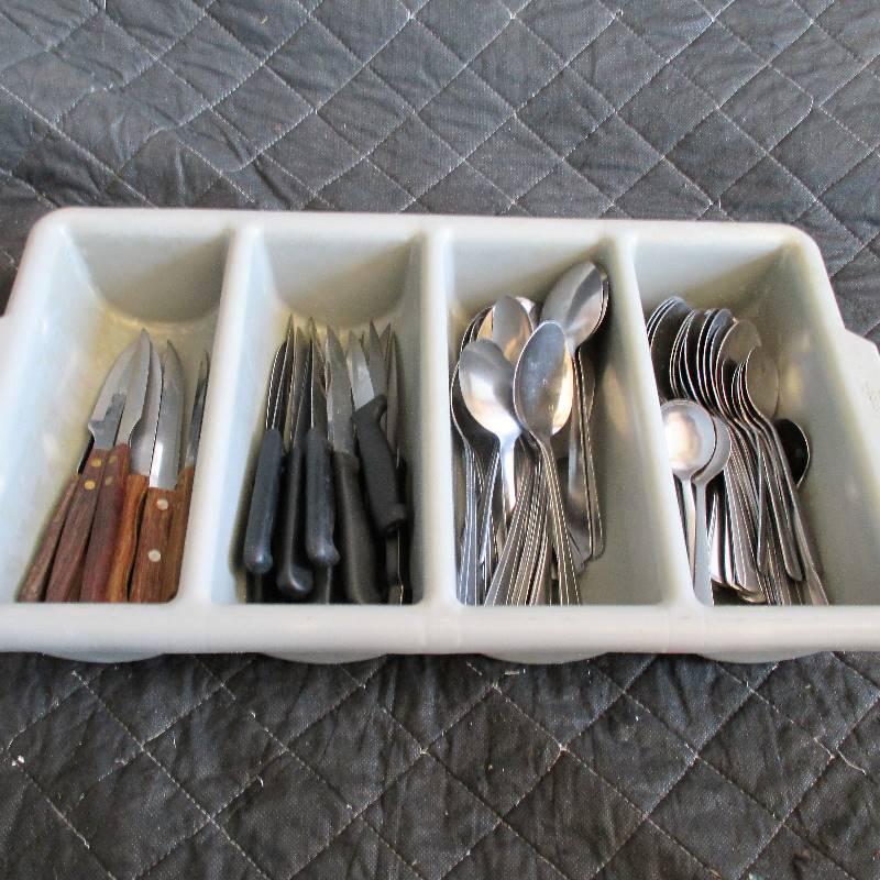 lot 78 image: 4 SLOT SILVERWARE BIN