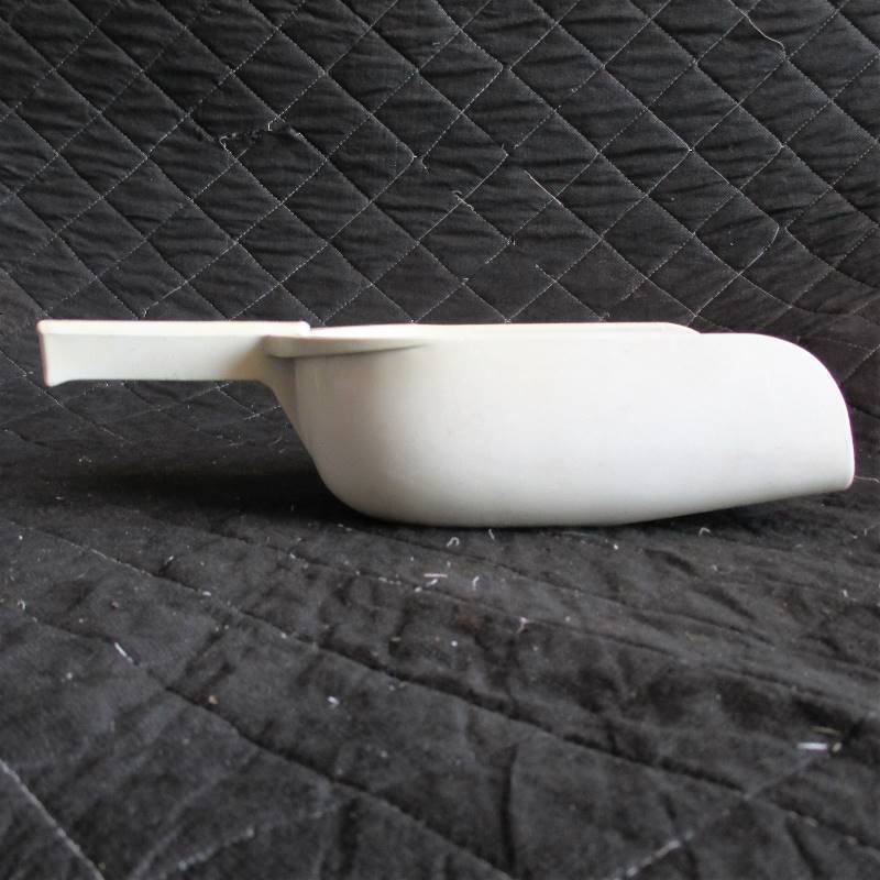 lot 93 image: PLASTIC ICE SCOOPER