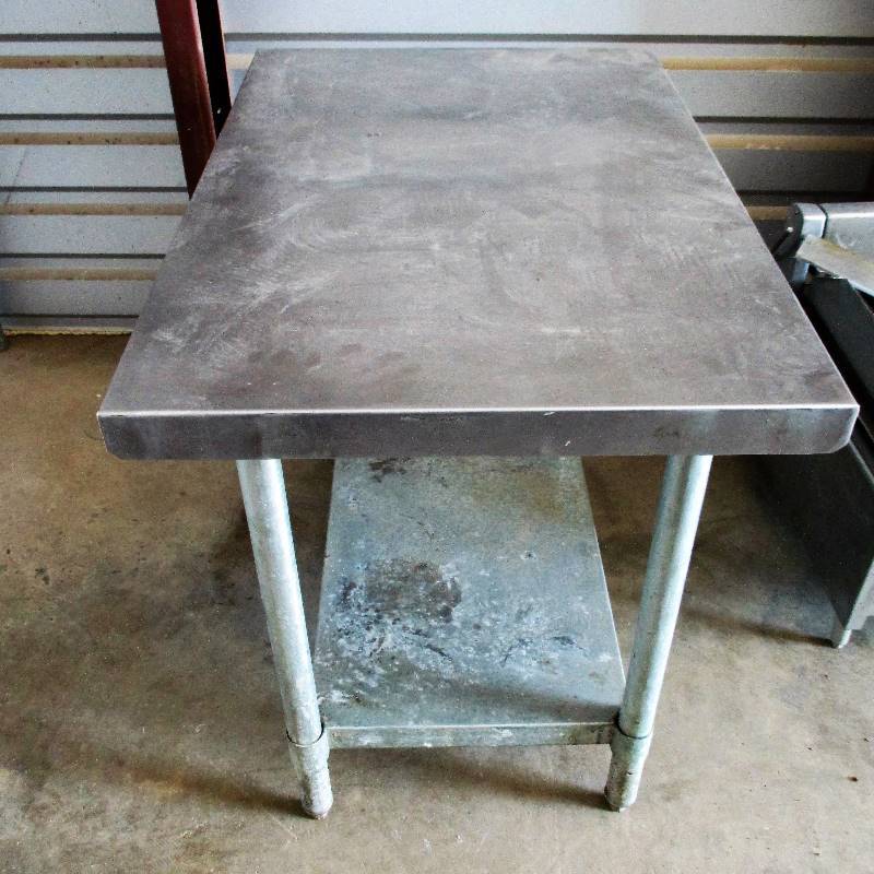 lot 21 image: PREP TABLE