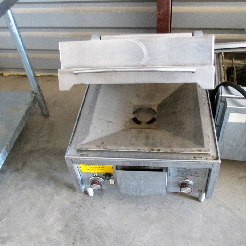 GRILL WITH GREASE TRAP RESTURANT AND BAR EQUIPMENT JULY 7TH KBID