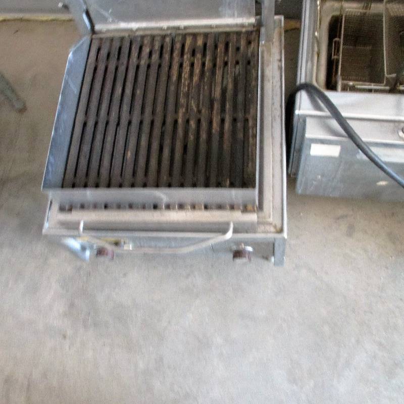 lot 16 image: GRILL WITH GREASE TRAP