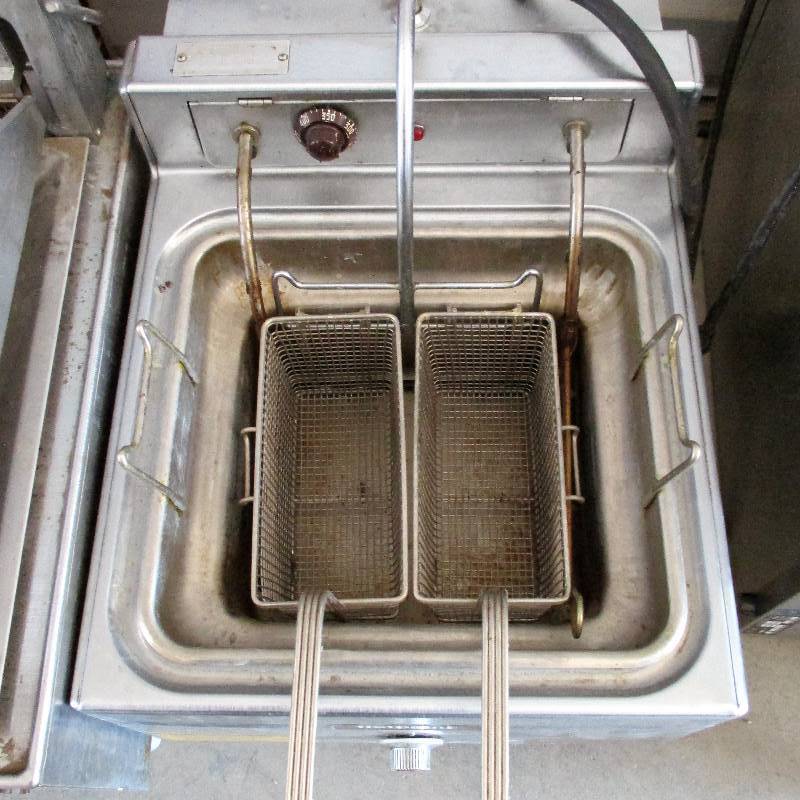 lot 18 image: HOT POINT DOUBLE FRYER