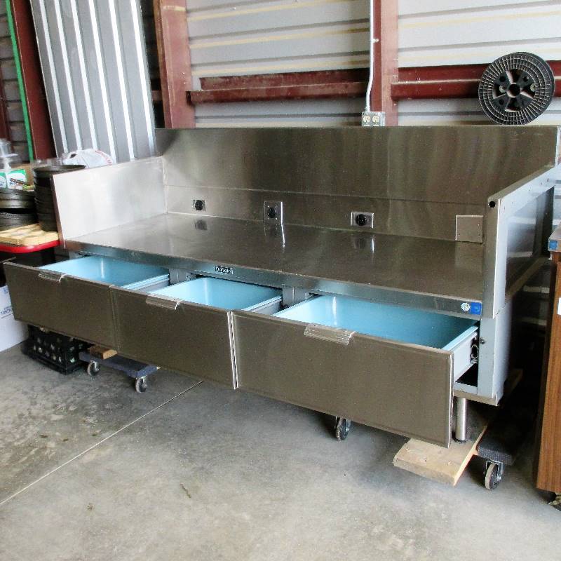 lot 2 image: ELECTRIC UTILITY TABLE