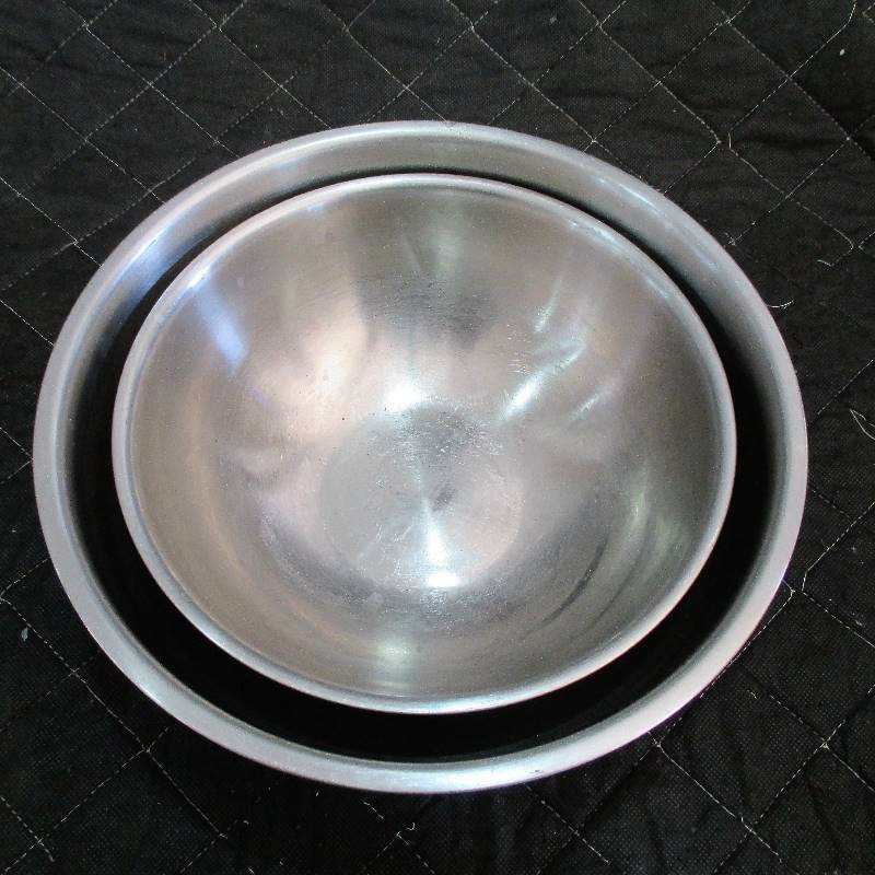 lot 35 image: 2 STAINLESS STEEL MIXING BOWLS