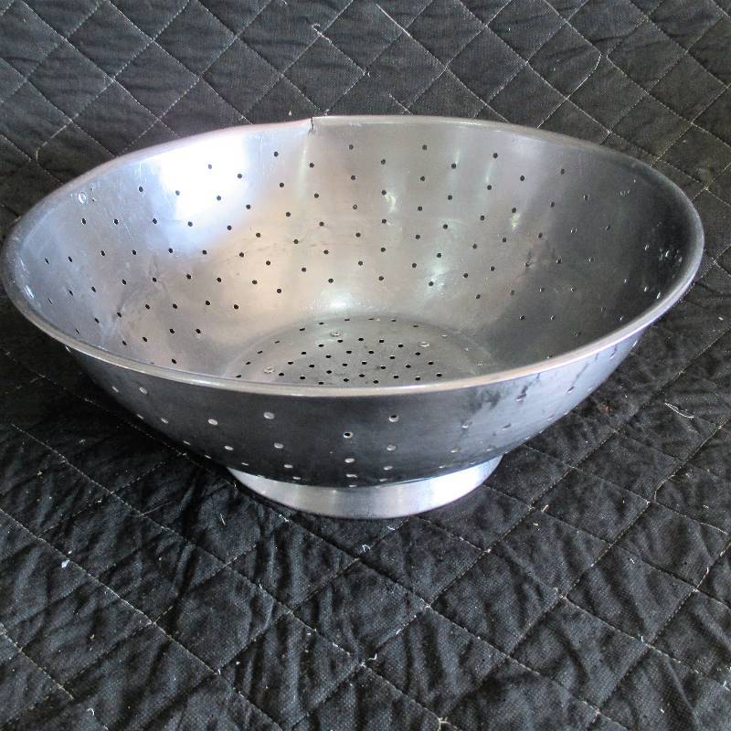 lot 37 image: COLANDER