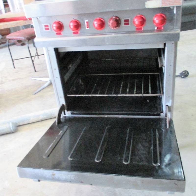 lot 8 image: VALCAN OVEN 4 BURNER